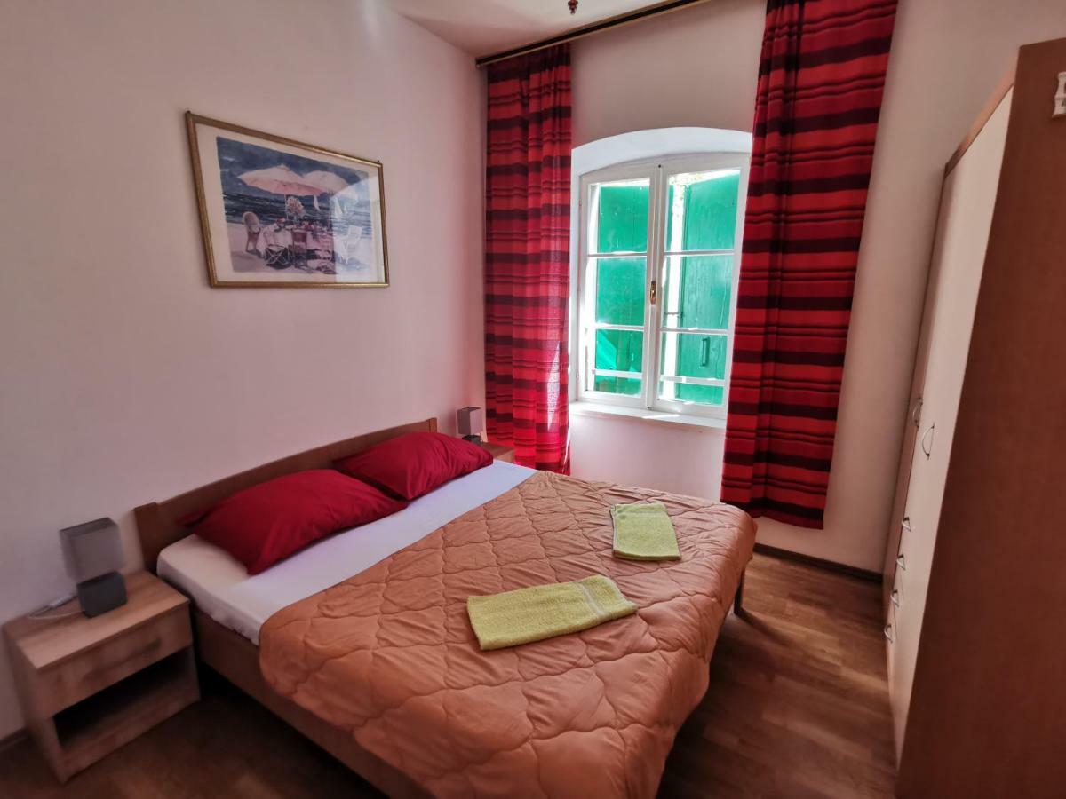 Big And Spacious Apartment In The Heart Of Omis Exterior photo